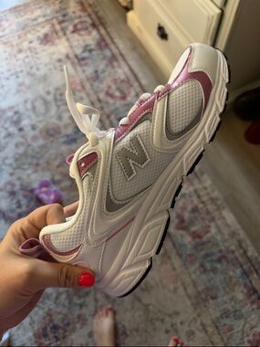 New balance tennis shoes